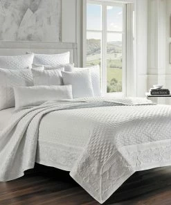 Five Queens Court Lincoln Quilt Set With Shams