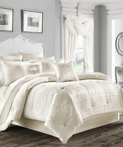 Five Queens Court Mackay Comforter Set