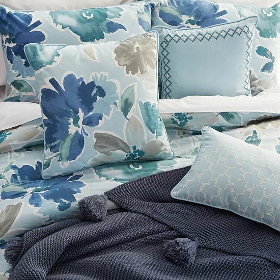 Five Queens Court Michelle Comforter Set With Shams Green 4 Five Queens Court Michelle Comforter Set With Shams Green - Image 2