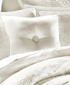 J. Queen New York shop -J. Queen New York shop unnamed file 1725