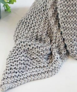 Five Queens Court Leon Throw Black