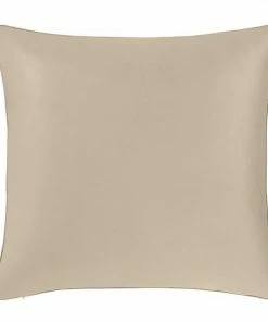 Five Queens Court Lincoln Quilt Set With Shams -J. Queen New York shop unnamed file 296