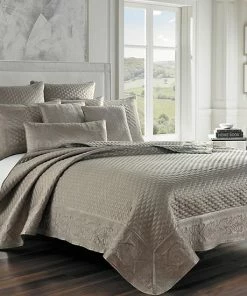 Five Queens Court Lincoln Quilt Set With Shams