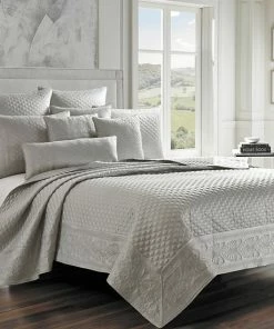 Five Queens Court Lincoln Quilt Set And Shams