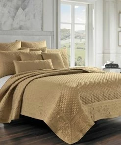 Five Queens Court Lincoln Quilt Set With Shams