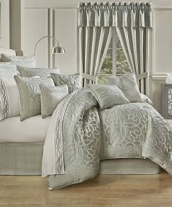 Five Queens Court Nouveau Comforter Set With Shams