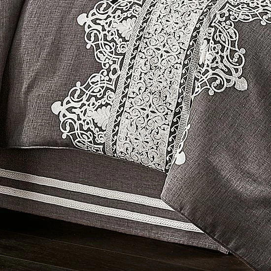 Five Queens Court Florence Comforter Set With Shams 6 Five Queens Court Florence Comforter Set With Shams - Image 4