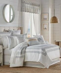 Five Queens Court William Comforter Set