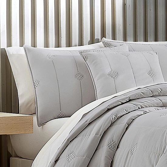 Five Queens Court Andy Quilt Set with Shams Five Queens Court Andy Quilt Set With Shams -J. Queen New York shop unnamed file 782